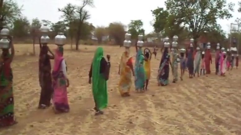 MP villagers deprived of water for 3 years, walk 5 km to get it